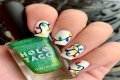 Can you paint Christmas lights with nail polish?